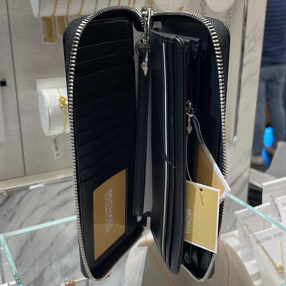 Michael Kors Jet Set Travel Large Signature Logo and Metallic Continental Wallet - Picture 12 of 16